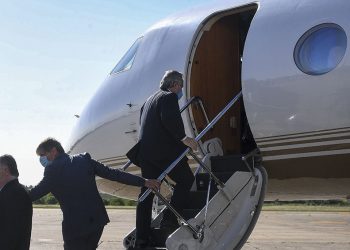 Fernández retoma su agenda internacional y emprende una gira por Rusia, China y Barbados