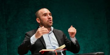 “Si el FMI empuja al país a una situación desestabilizante perderá legitimidad”