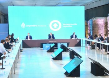 Guzmán confirmó que el acuerdo con el FMI está trabado por diferencias sobre la reducción del déficit