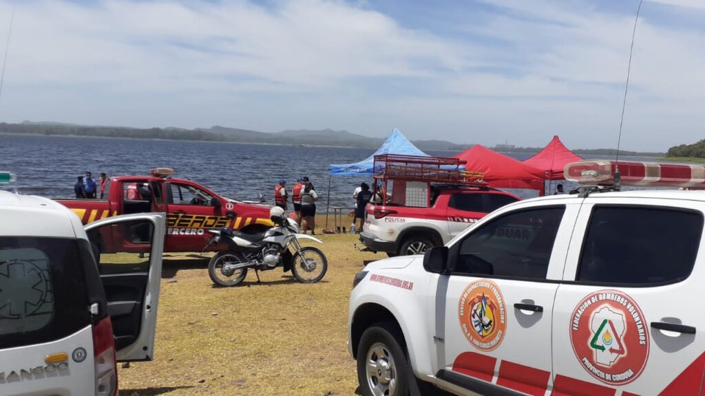 Siguen buscando al hombre desaparecido en el lago de Embalse