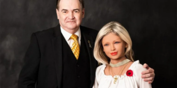 Un hombre se enamoró de una robot y ahora quiere casarse con ella