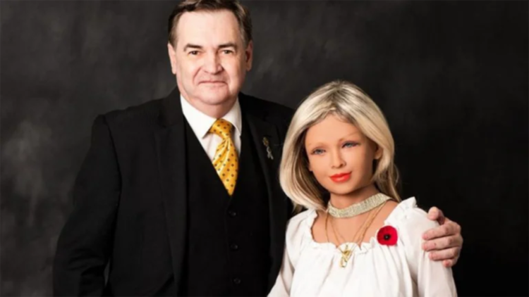 Un hombre se enamoró de una robot y ahora quiere casarse con ella Un hombre se enamoró de una robot y ahora quiere casarse con ella