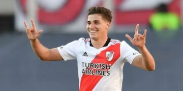 El cordobés Julián Álvarez fue elegido como el mejor futbolista de América