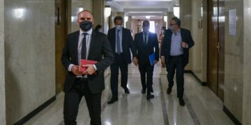 Guzmán recibe a los gobernadores oficialistas para analizar las negociaciones con el FMI