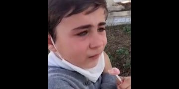 Viral: un niño se enteró de que la vacuna contra el Covid tiene más de una dosis y rompió en llanto