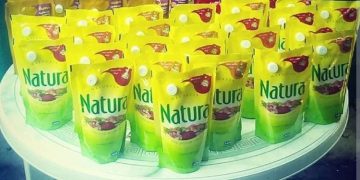 Una fanática de la mayonesa “Natura” se tatuó el envase falsificado prohibido por la Anmat