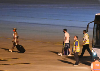 Tras dar negativo en pruebas PCR, Messi regresa a París junto a su familia