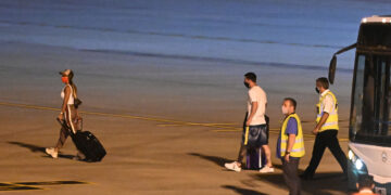 Tras dar negativo en pruebas PCR, Messi regresa a París junto a su familia