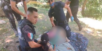 Dos policías asistieron un parto a orillas del Río Suquía