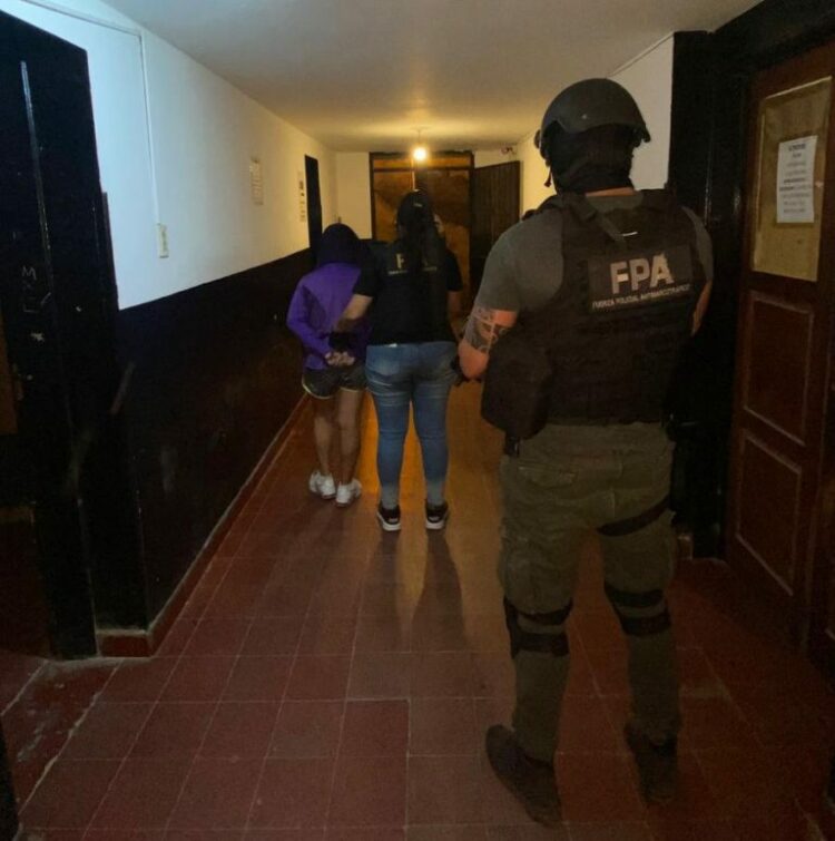 Detuvieron a una maestra jardinera, líder de la banda narco que usaba drones