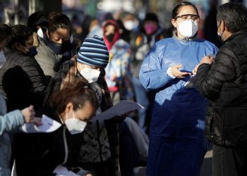 Apuntan que podría haber recontagios de Ómicrom