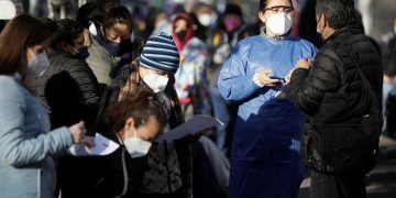 Apuntan que podría haber recontagios de Ómicrom