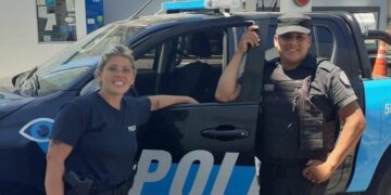 Dos policías salvaron la vida de una beba que se ahogaba con maniobras RCP
