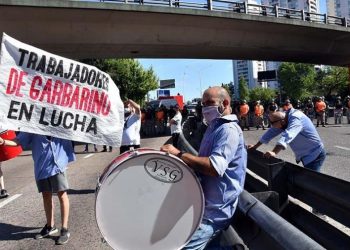 Despedidos de Garbarino protestan con cortes de tránsito por el pago de salarios