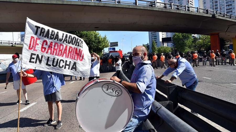 Despedidos de Garbarino protestan con cortes de tránsito por el pago de salarios