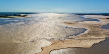 Bajante extraordinaria del río Paraná