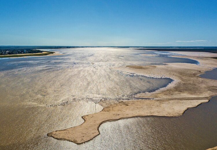 Bajante extraordinaria del río Paraná