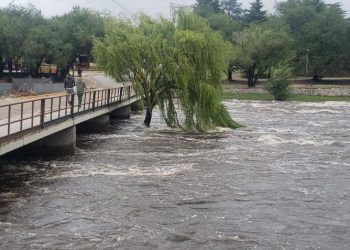 Las tormentas provocaron crecidas en los ríos serranos