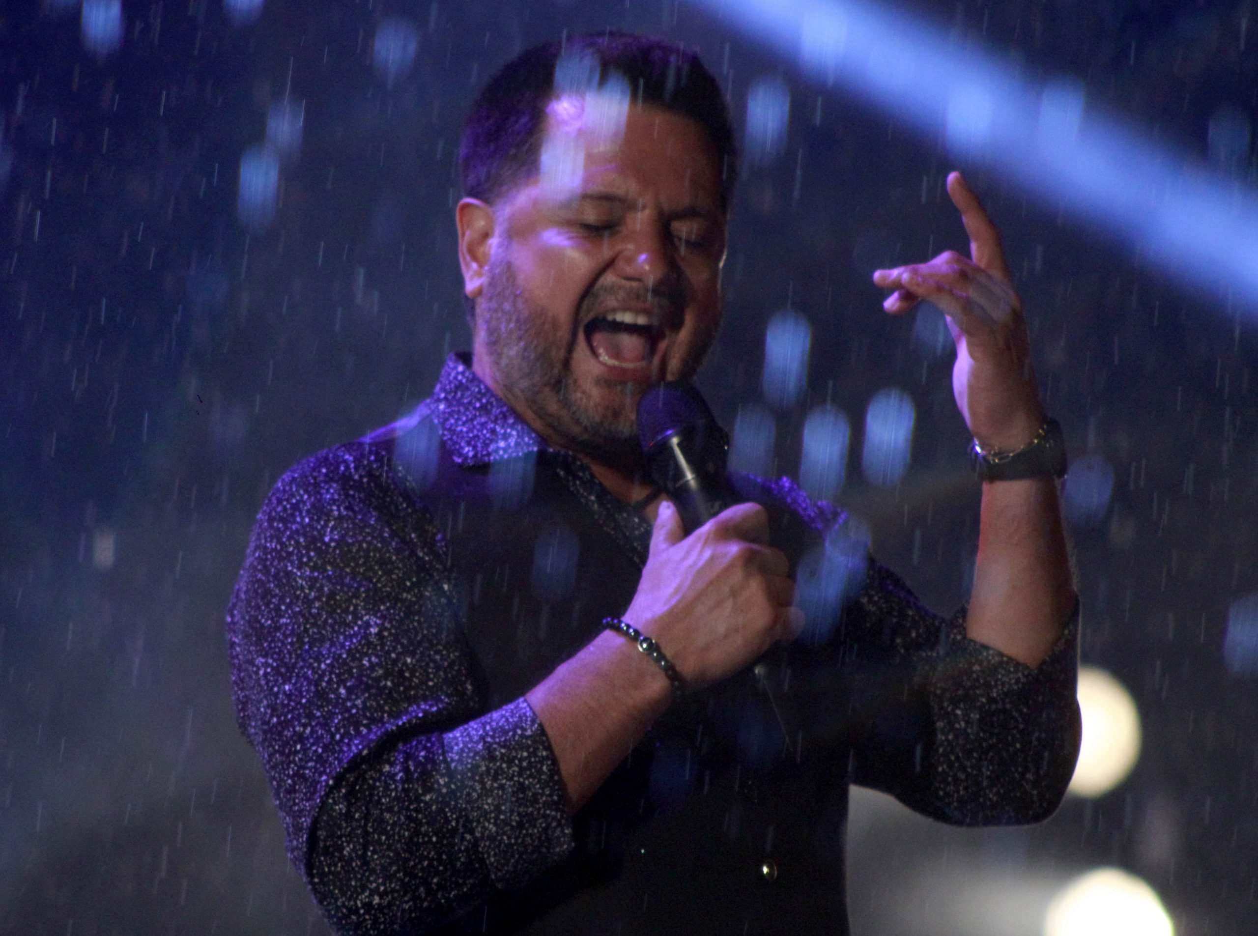 Ni la lluvia impidió que el público disfrute de Luciano Pereyra y Jorge Rojas