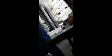 Se indignó porque le pidieron el pase sanitario en un restaurante y maltrató a la moza