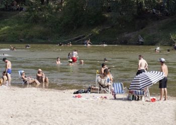 Piden a los turistas que no arrojen basura en las sierras