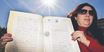 Una española asegura ser la dueña del Sol y amenaza con cobrar impuestos