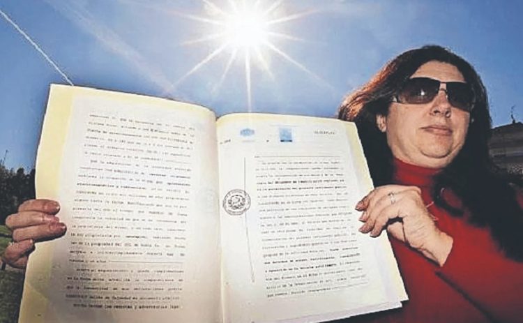 Una española asegura ser la dueña del Sol y amenaza con cobrar impuestos