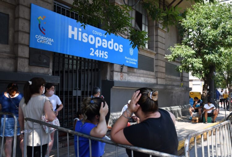 Vacunatorios y centros de testeo vuelven a atender con su máxima capacidad