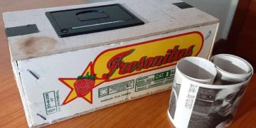 Creó un Whatsapp con una caja de frutas para poder chatear con su abuela de 93 años