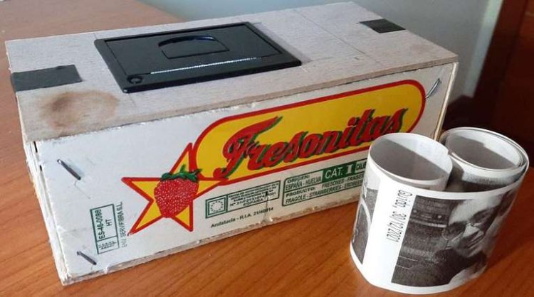 Creó un Whatsapp con una caja de frutas para poder chatear con su abuela de 93 años