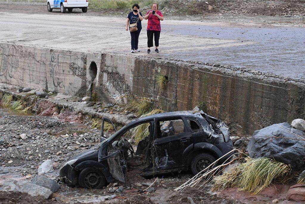 Un padre y sus dos hijos fallecieron al ser arrastrados por un alud en Mendoza