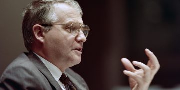 Falleció el virólogo francés Luc Montagnier, descubridor del virus del sida