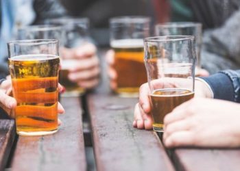 El mito de que el alcohol es relajante y el porqué de esa idea errónea