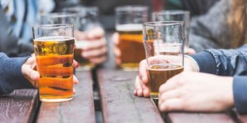 El mito de que el alcohol es relajante y el porqué de esa idea errónea