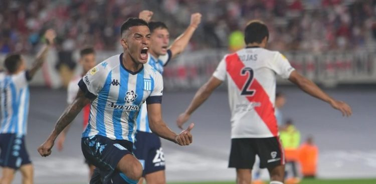 River no lo pudo aguantar y Racing se llevó un empate del Monumental