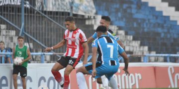 Instituto consiguió su primera victoria en el torneo ante Almagro