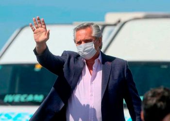 Alberto Fernández regresó al país tras concluir su gira por Rusia, China y Barbados