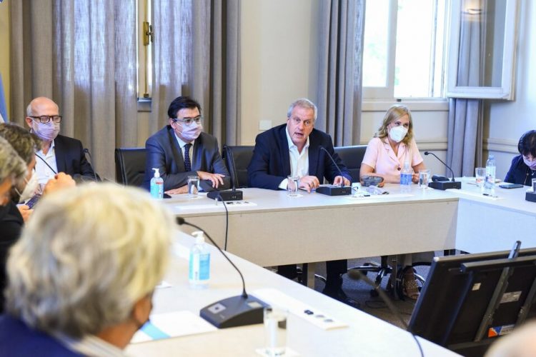 Los ministros Claudio Moroni y Jaime Perczyk mantuvieron hoy un encuentro con los cinco gremios docentes.