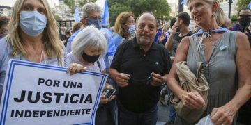 La oposición celebró la «contramarcha del 3F» para defender a la Corte Suprema