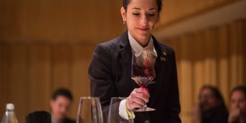 Una argentina experta en vinos se consagró como la nueva mejor sommelier de América