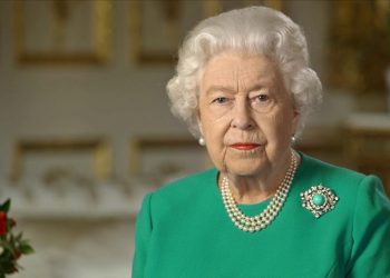La reina Isabel II dio positivo por Covid-19