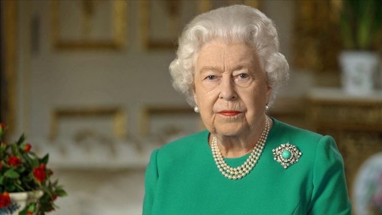 La reina Isabel II dio positivo por Covid-19
