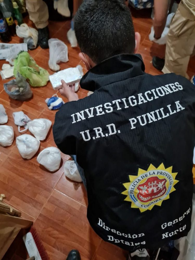 Descubrieron una cocina de cocaína y recuperaron una camioneta robada en San Roque
