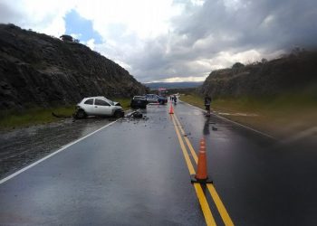 Dos personas fallecieron luego de un accidente frontal en medio de la tormenta