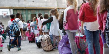 Con presencialidad plena, comenzó el ciclo lectivo en la ciudad de Buenos Aires y Mendoza