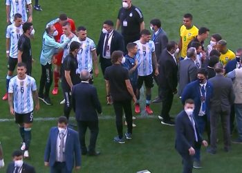 La Fifa resolvió que Brasil-Argentina debe “repetirse” e impuso sanciones a futbolistas argentinos