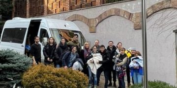 Las familias argentinas y sus bebés por vientres subrogados llegaron a Polonia