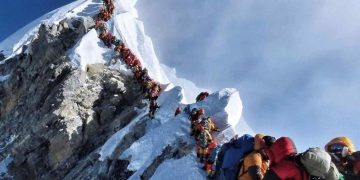 El mayor glaciar del Everest se derrite rápidamente por el cambio climático