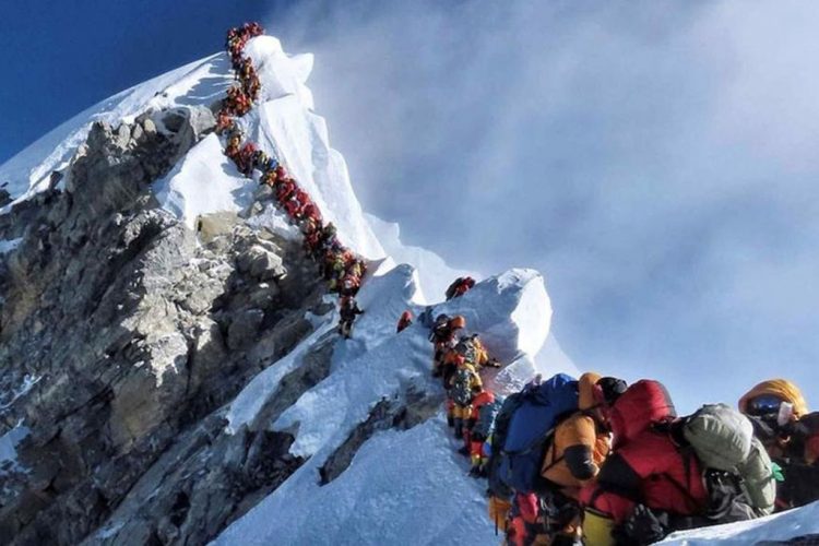 El mayor glaciar del Everest se derrite rápidamente por el cambio climático