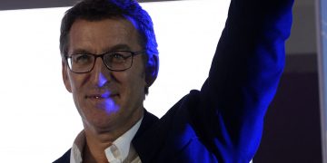 Luego de una larga negociación, Casado seguirá un tiempo más al frente del PP español